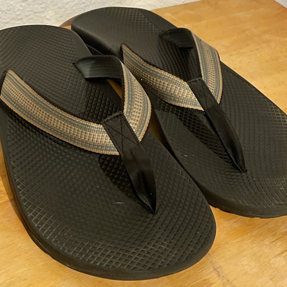 Men’s Chaco’s flip-flops Size 11